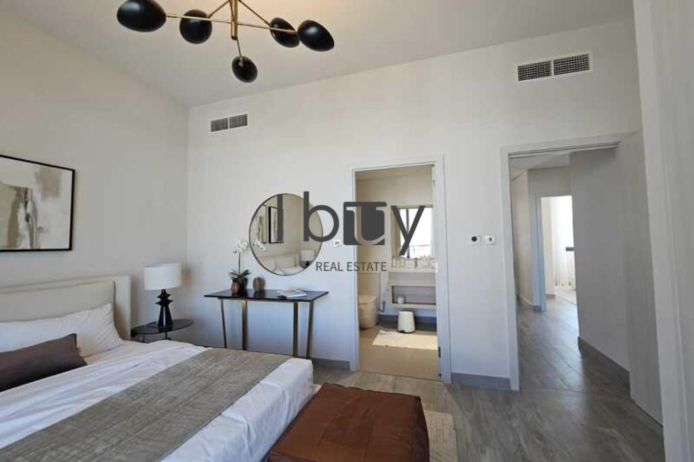 Double Row Corner Unit | Rare Layout | Prime Area