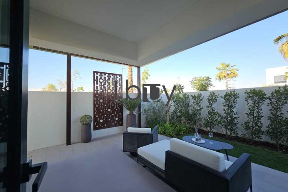 Double Row Corner Unit | Rare Layout | Prime Area