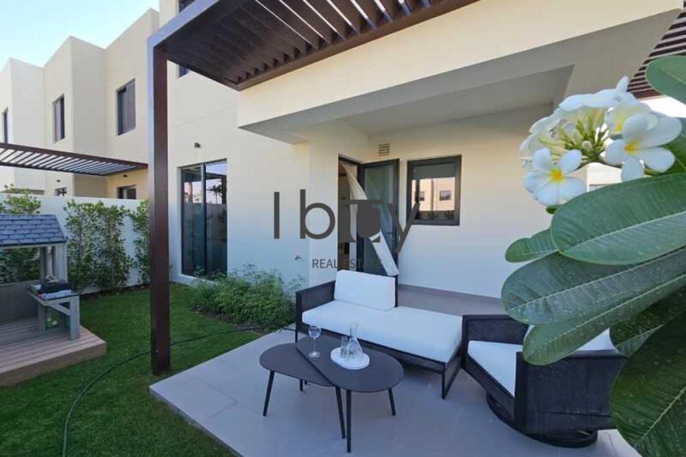 Double Row Corner Unit | Rare Layout | Prime Area