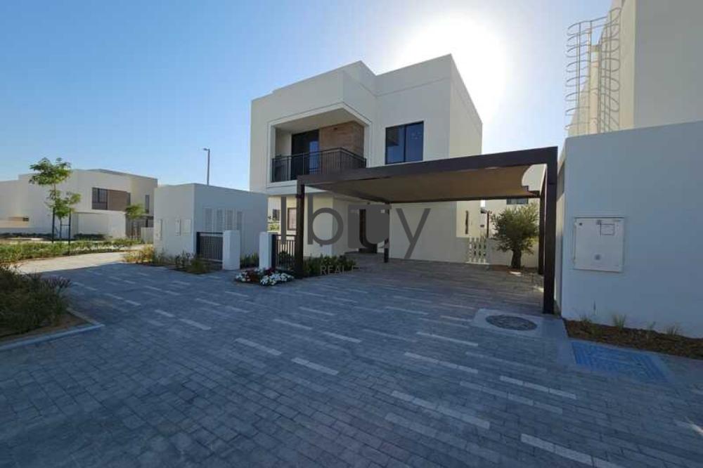 Double Row Corner Unit | Rare Layout | Prime Area