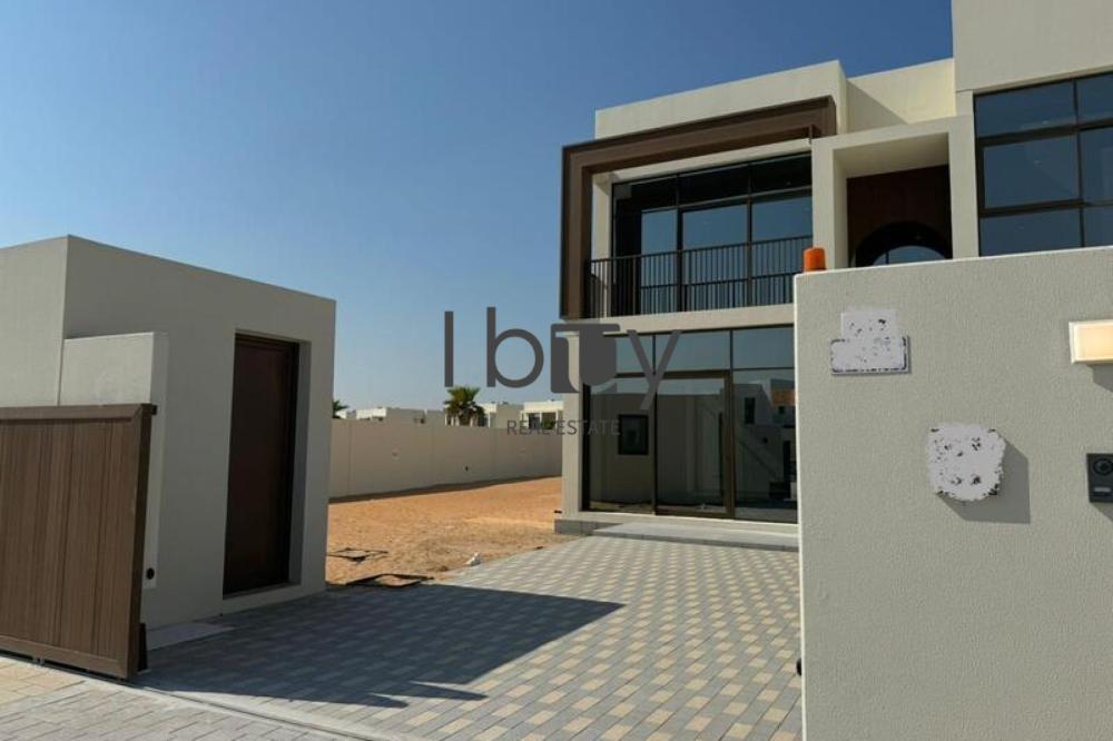 V4 In Souk  | Single Row | Corner Unit | Brand New