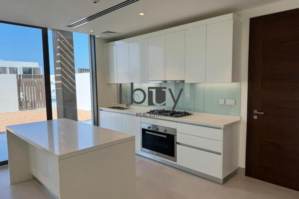 V4 In Souk  | Single Row | Corner Unit | Brand New