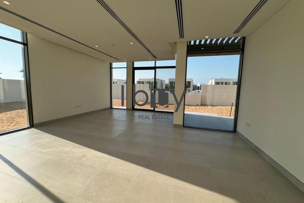 V4 In Souk  | Single Row | Corner Unit | Brand New