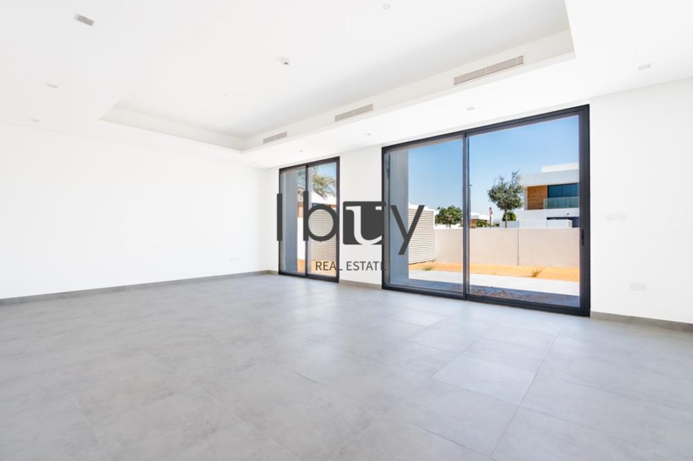 Corner Unit | Light Finishing | First Occupancy |