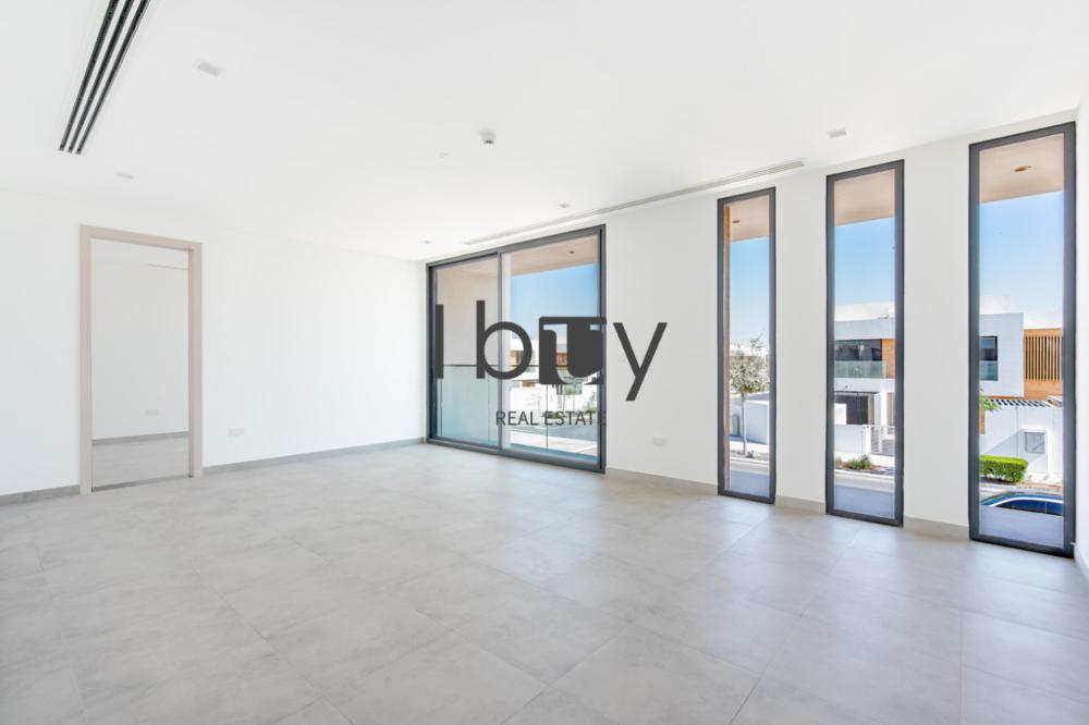 Corner Unit | Light Finishing | First Occupancy |