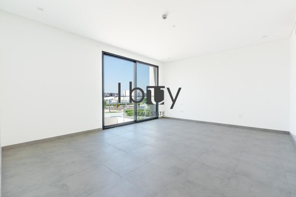 Corner Unit | Light Finishing | First Occupancy |