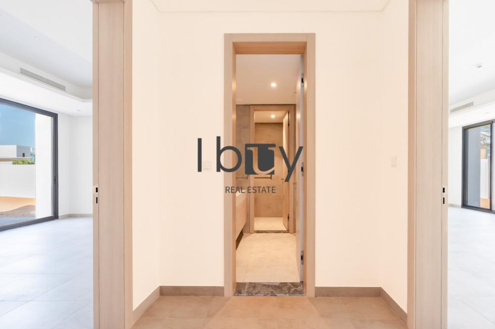 Corner Unit | Light Finishing | First Occupancy |