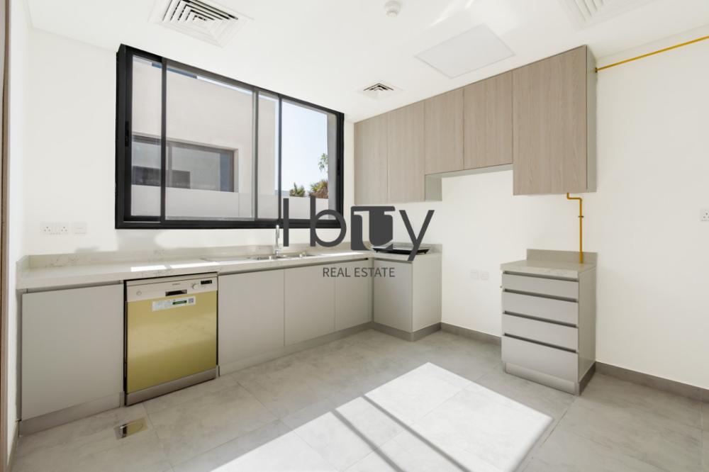 Corner Unit | Light Finishing | First Occupancy |