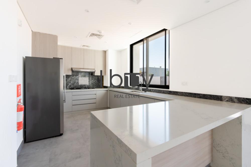 Corner Unit | Light Finishing | First Occupancy |