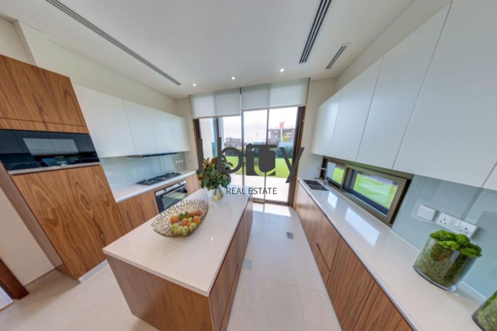 Second Row Corner|5 Executive| Sea View-Park View