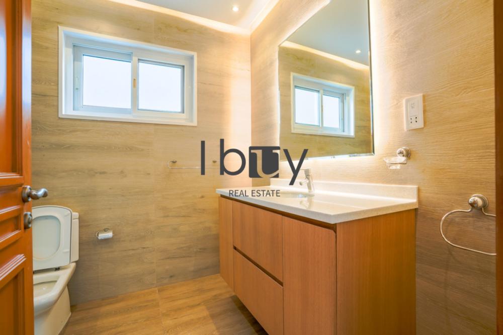 Luxurious 5BR Villa | Private Beach| Full Sea View