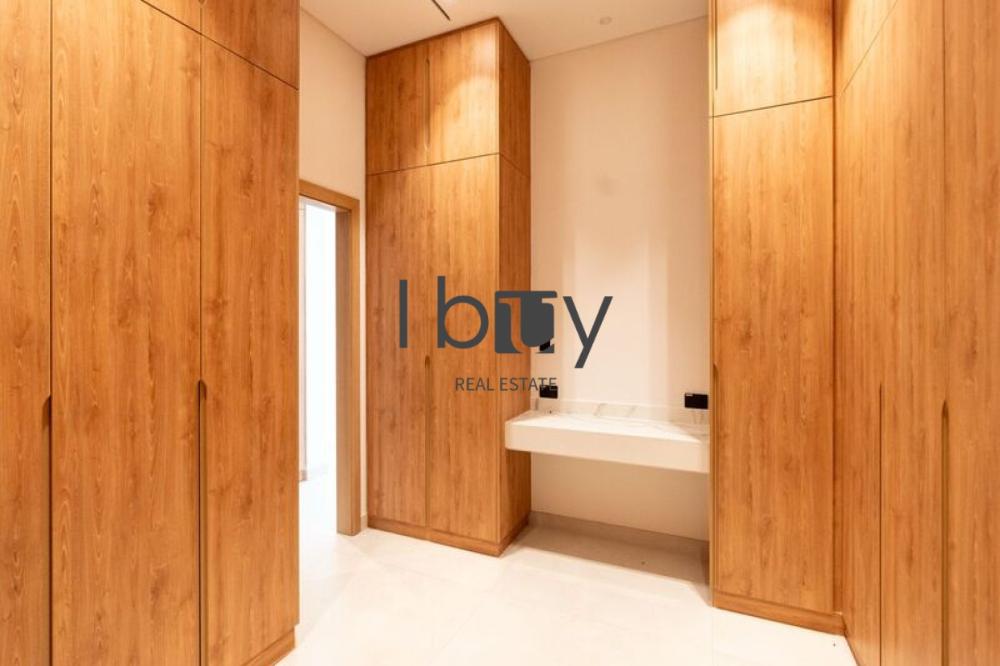 Luxurious Villa | Massive Layout | High Privacy |