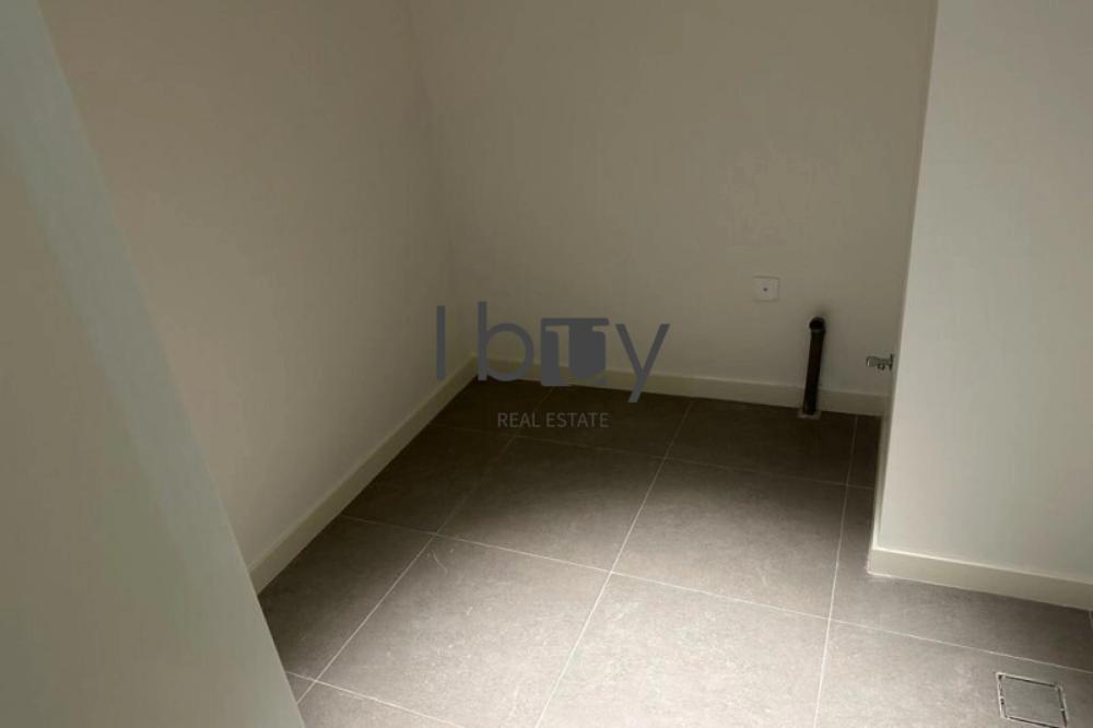 Large Layout |  Corner Unit | High Floor |