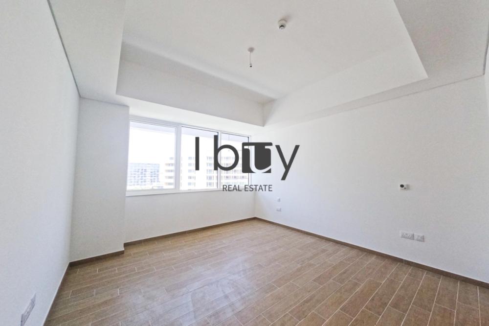 Move In Ready | Upgraded | Full Golf Course View |