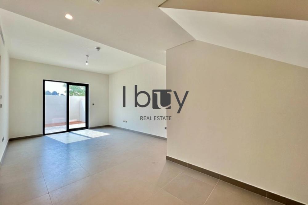 Near Park| Ready To Live In | Well Kept| Landscape