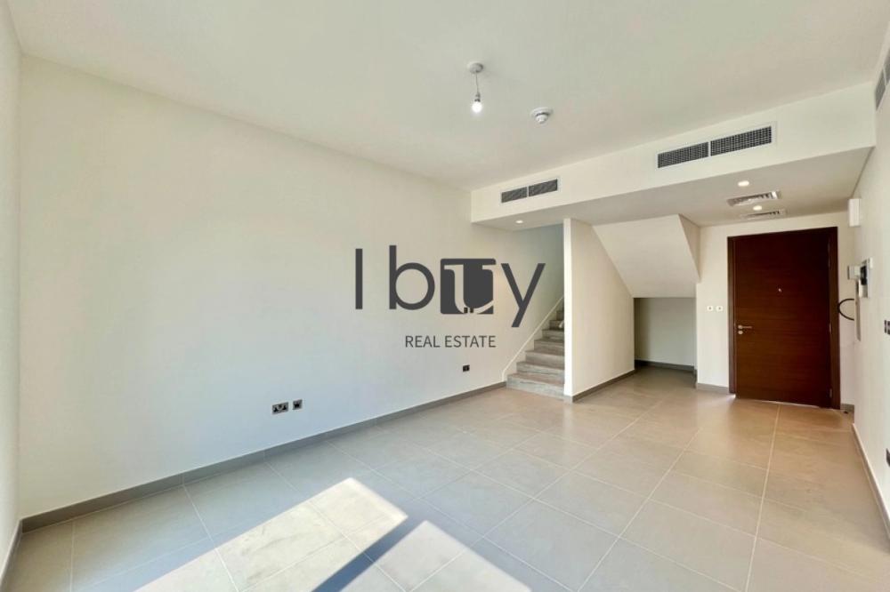 Near Park| Ready To Live In | Well Kept| Landscape