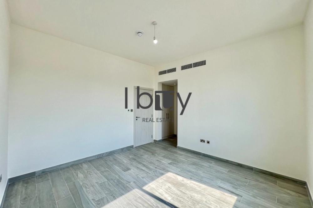 Near Park| Ready To Live In | Well Kept| Landscape