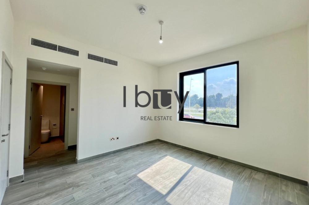 Near Park| Ready To Live In | Well Kept| Landscape