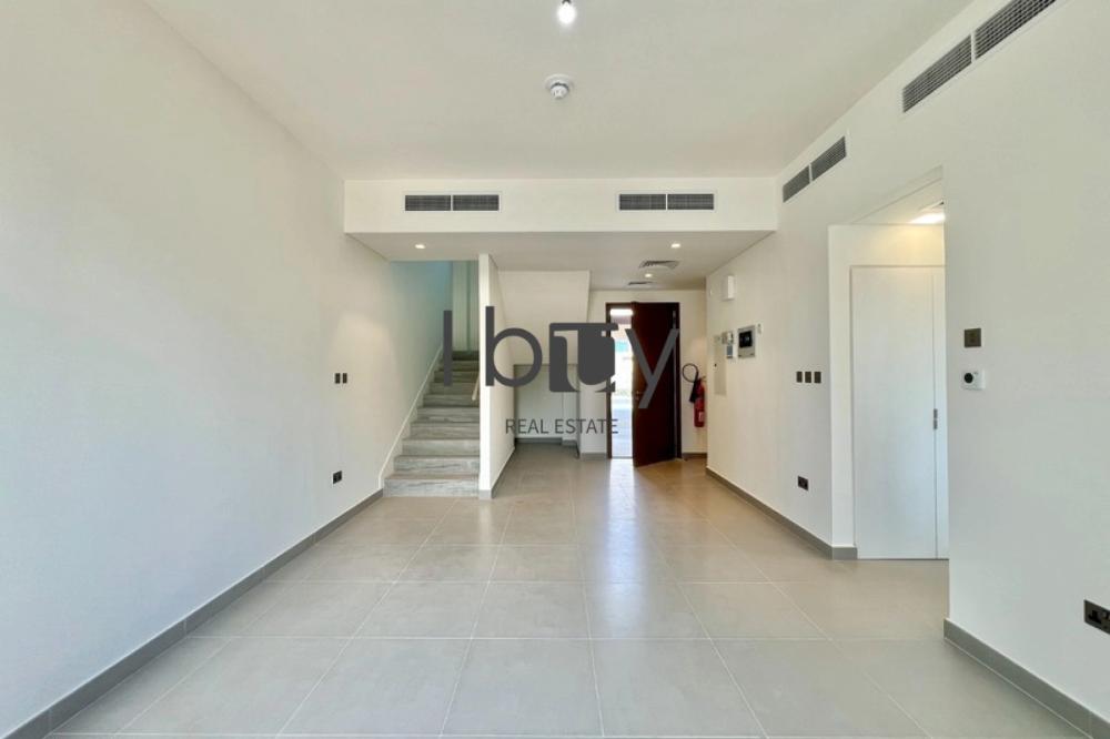 Near Park| Ready To Live In | Well Kept| Landscape