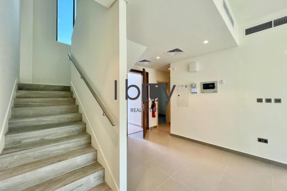 Near Park| Ready To Live In | Well Kept| Landscape