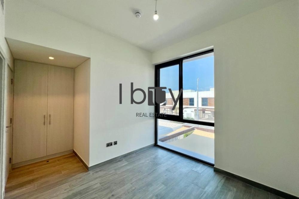 Near Park| Ready To Live In | Well Kept| Landscape