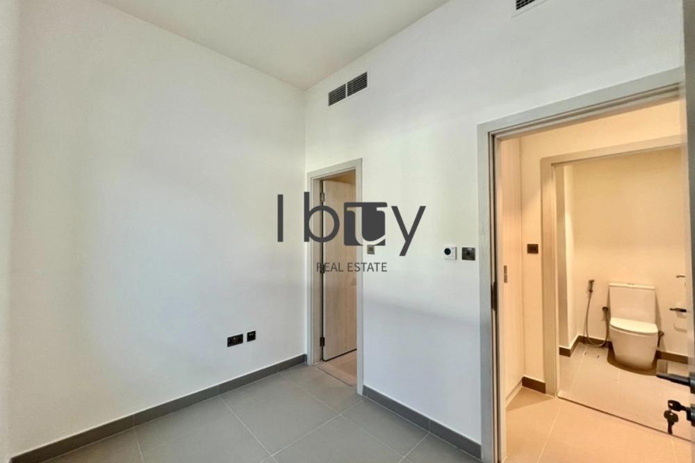 Near Park| Ready To Live In | Well Kept| Landscape