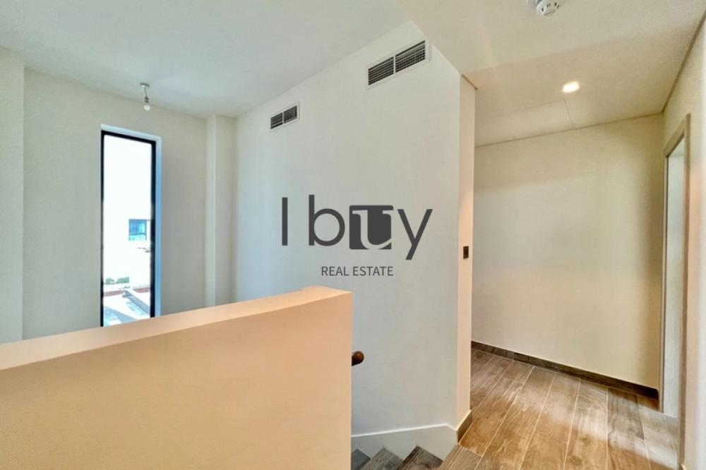 Near Park| Ready To Live In | Well Kept| Landscape