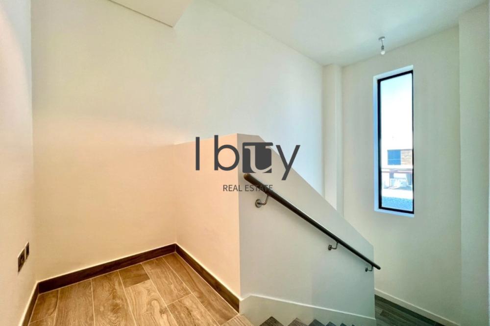 Near Park| Ready To Live In | Well Kept| Landscape