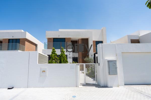 Exclusive 5 BR | Premium Living |  Single Row |