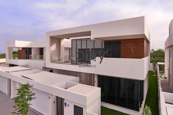Large Terrace | Single Row | Private Garden |
