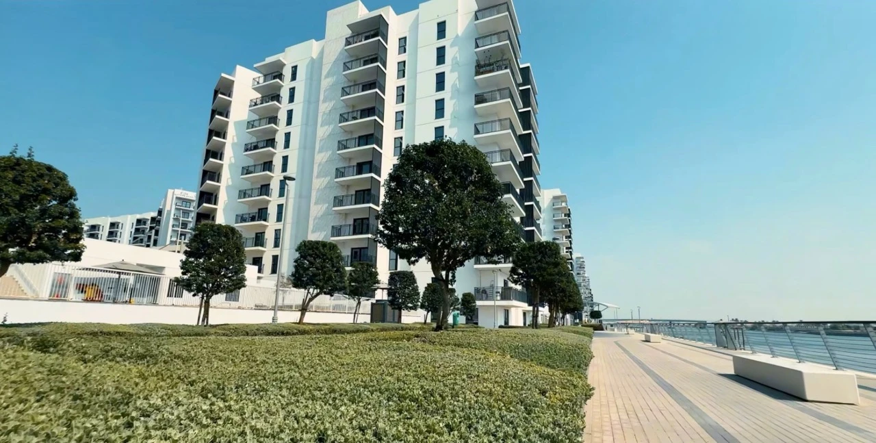 Image for Sell Now or Wait? Water’s Edge Market Explained